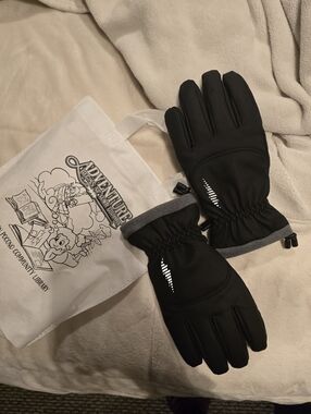 Black Unisex Insulated Winter Gloves - Water-Resistant, Reflective Detail